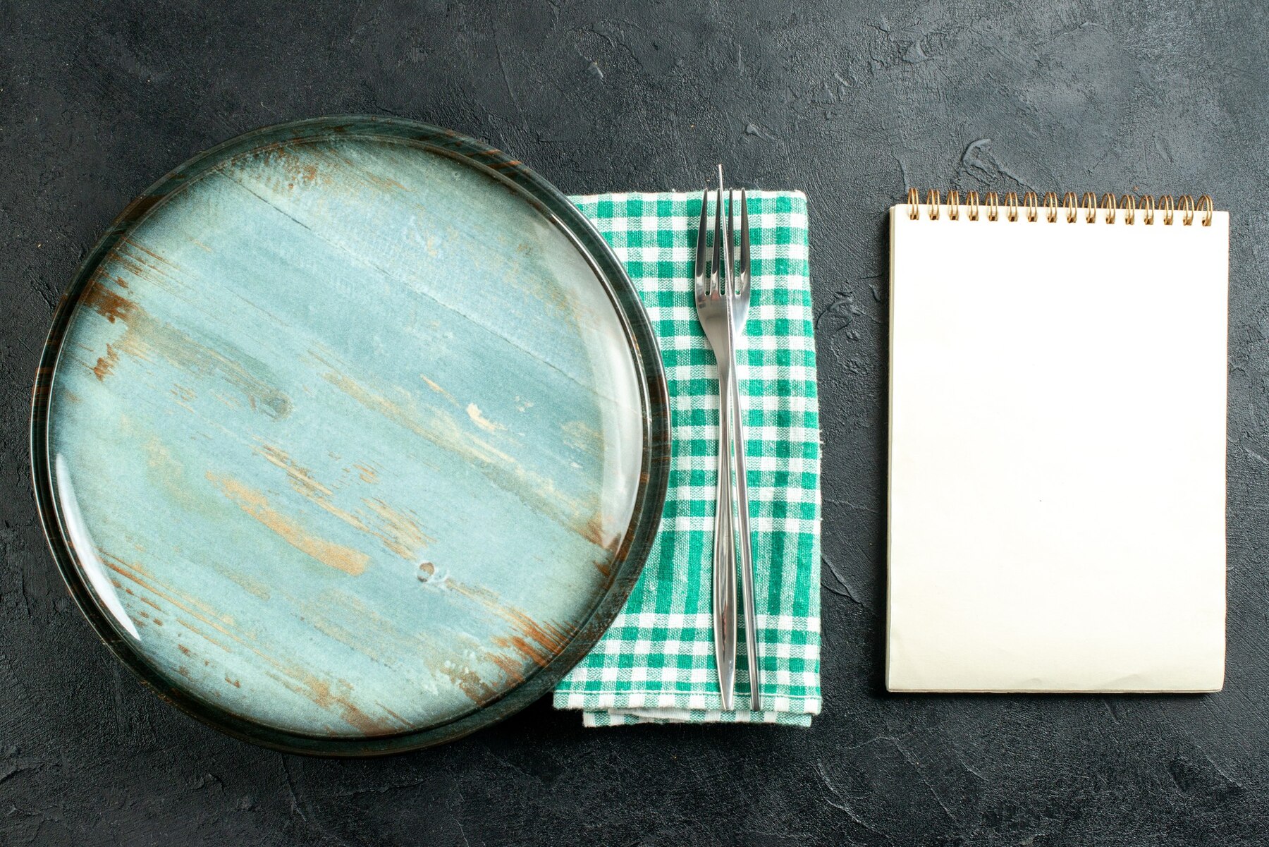 knife-fork-green-checkered-napkin_140725-63576.jpg